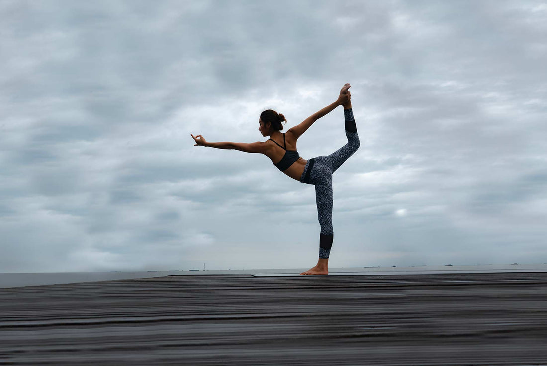 Posture de l’arc debout : Dandayamana Dhanurasana