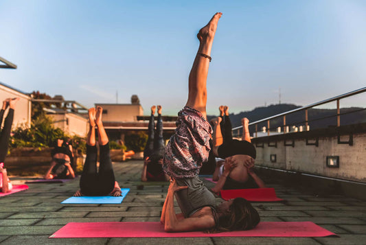 Sarvangasana : tout savoir sur la posture de la chandelle